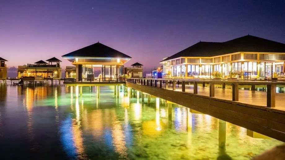 Azzurro Restaurant and Bar at Angsana Velavaru thumbnail 3